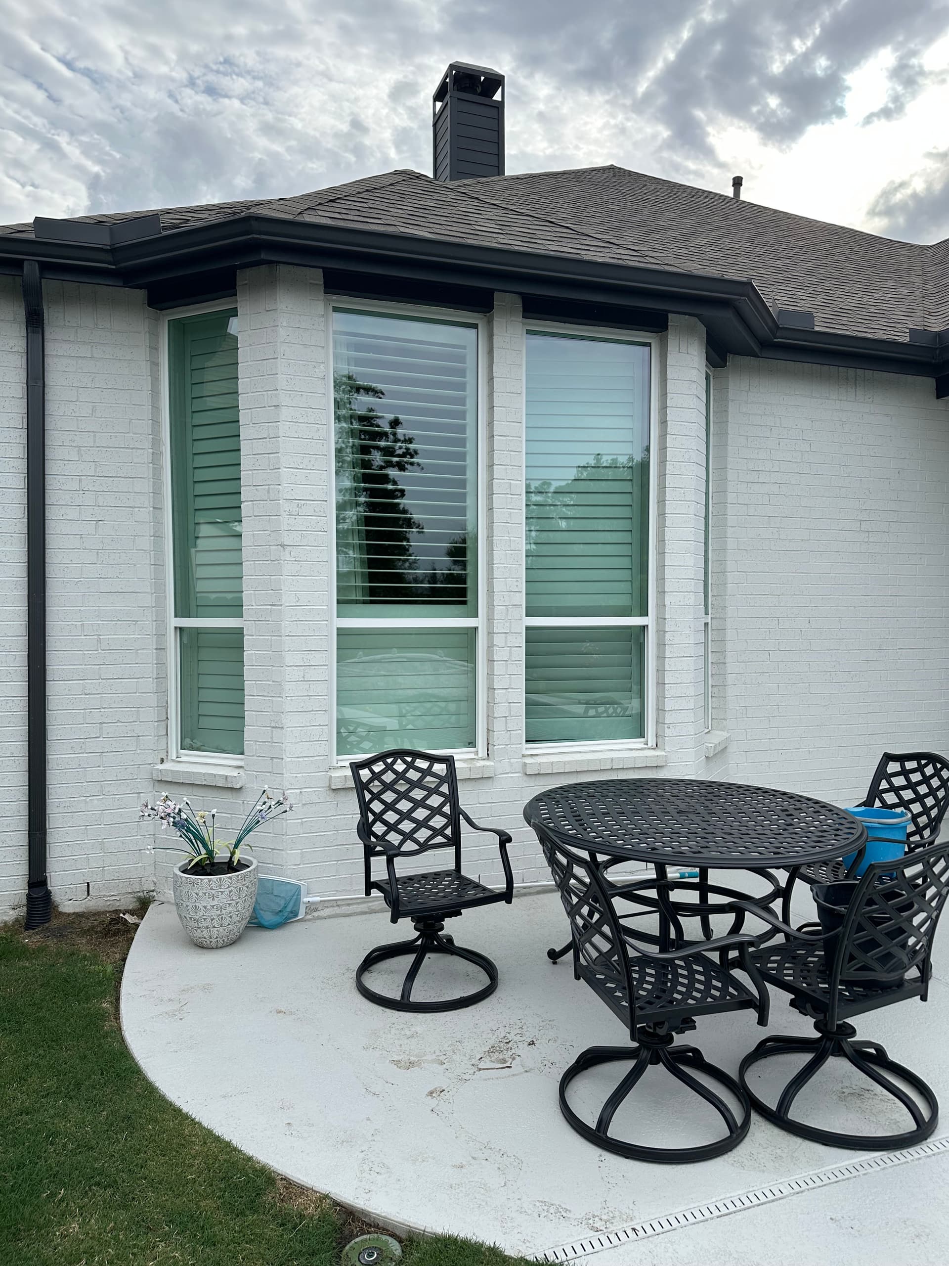 Gallery photos for Exterior Window Cleaning for a Pool-View Loving Homeowner: Image #4