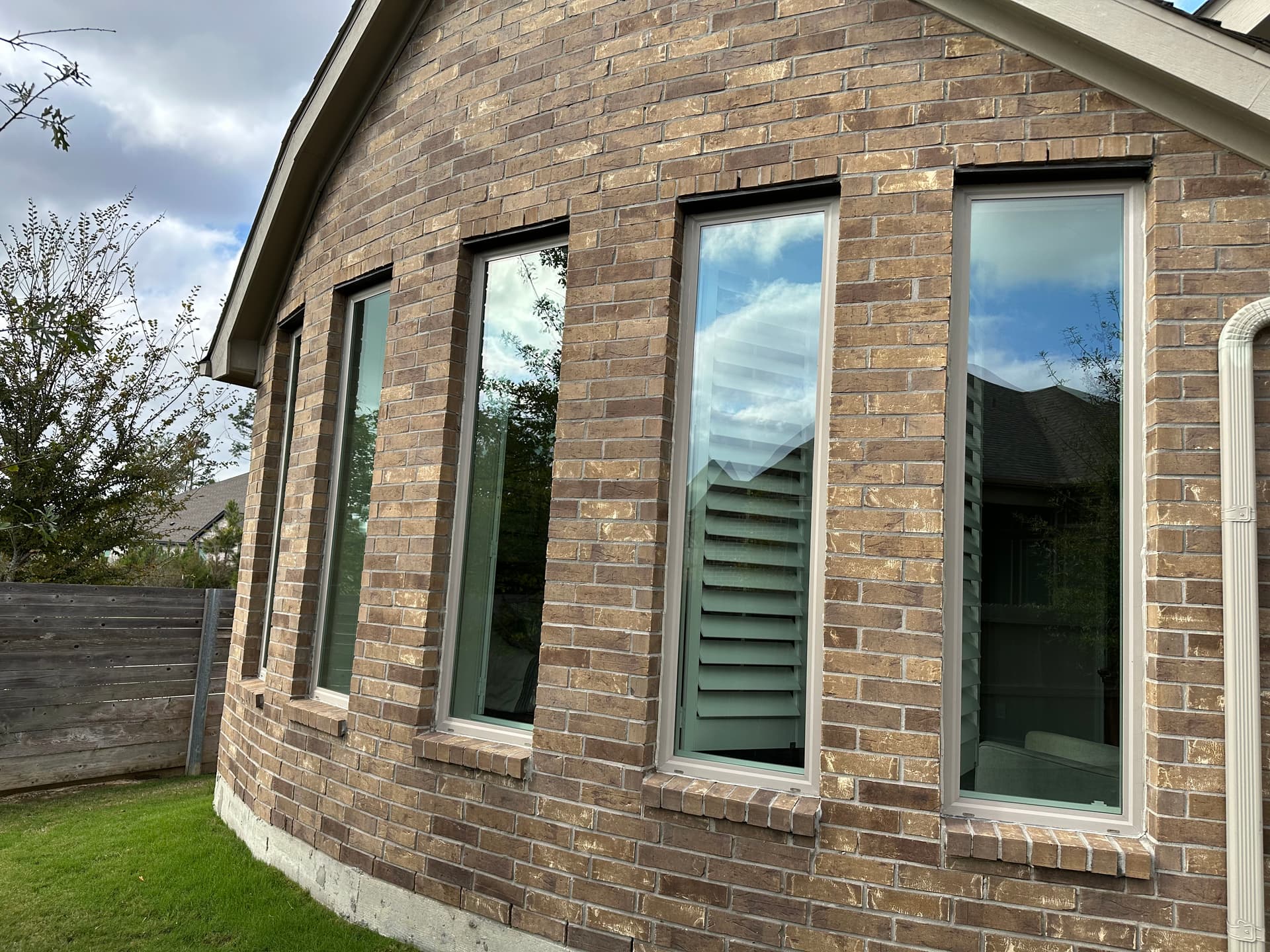 Gallery photos for Stunning Clarity: Expert Window Cleaning in The Woodlands TX: Image #3